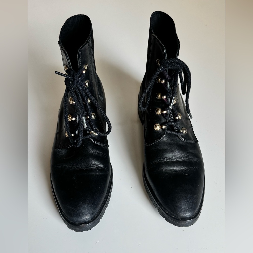 Massimo Dutti Black Sole Detail